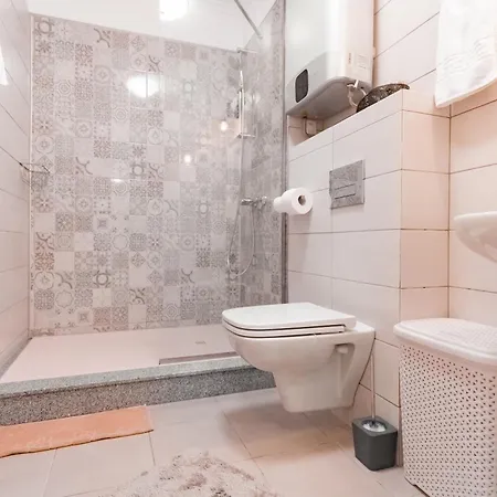 Apartman De Silva 19 *